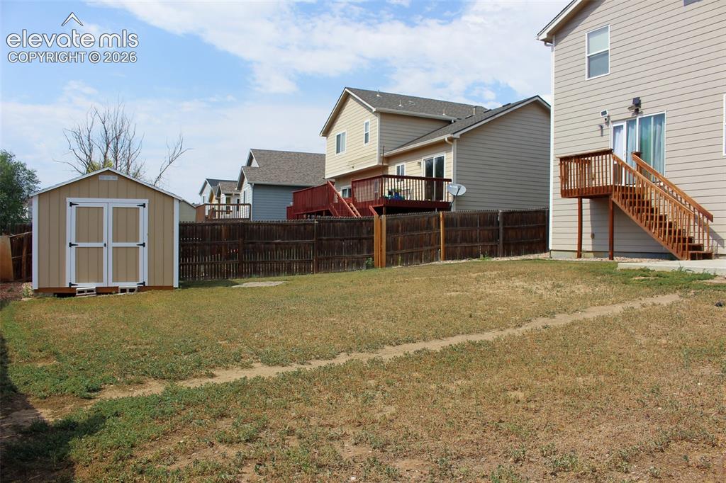 Image 41 of 43: Yard