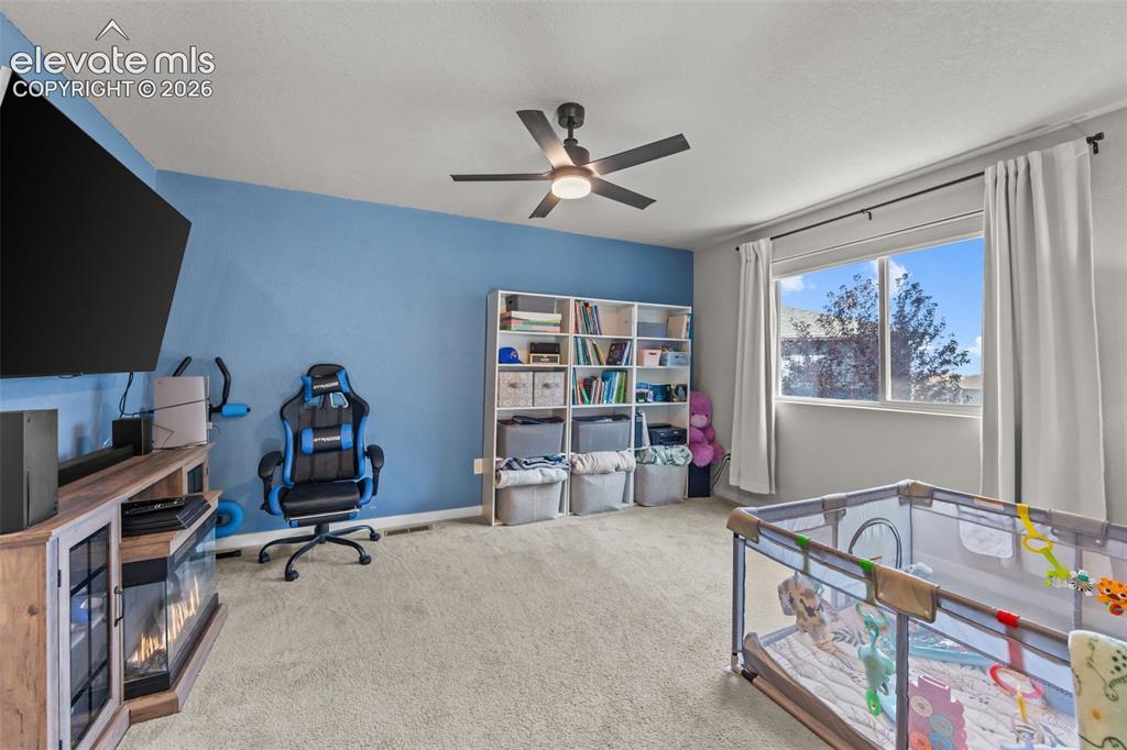 Image 11 of 27: Bedroom