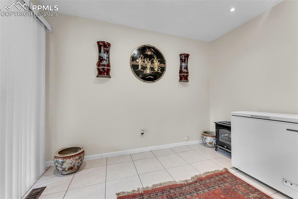 Image 13 of 45: Laundry