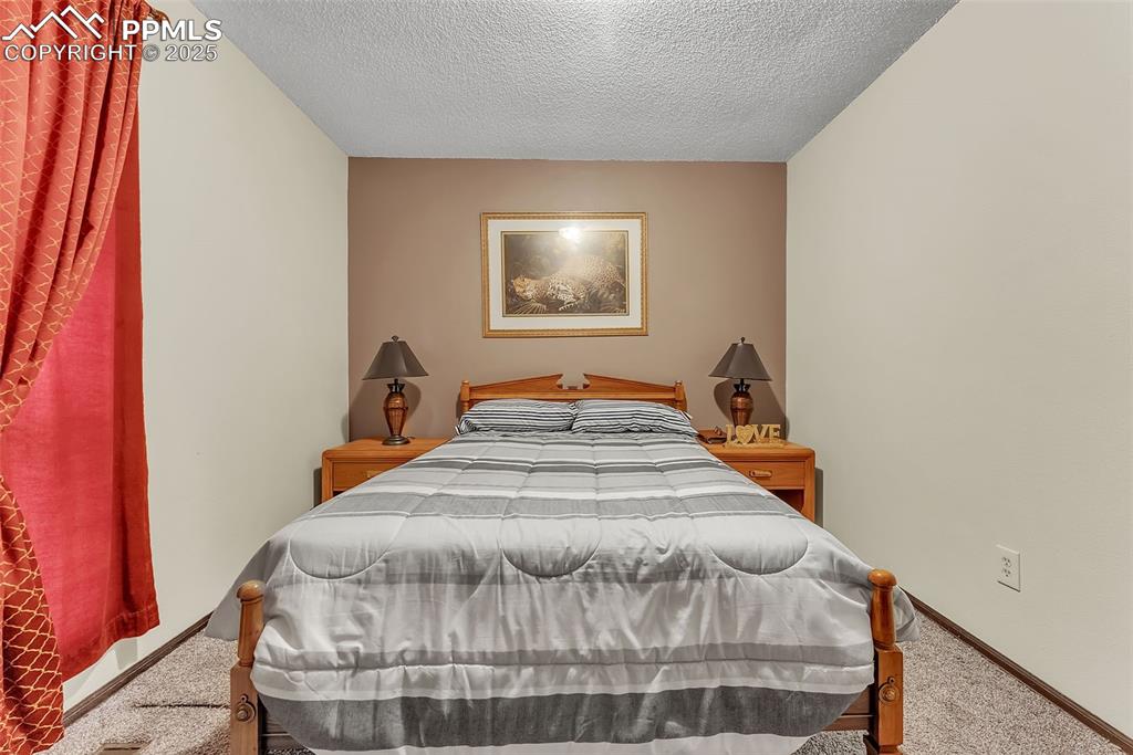 Image 15 of 45: Bedroom