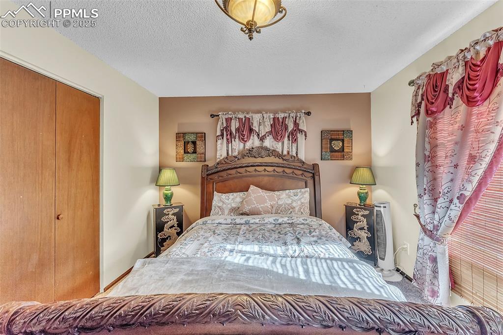 Image 22 of 45: Bedroom