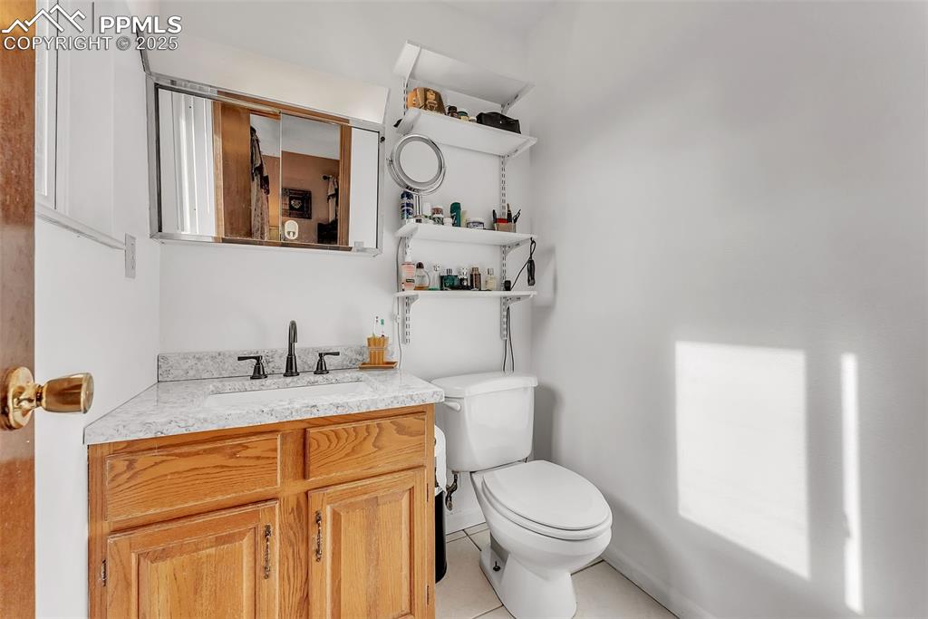 Image 23 of 45: Bathroom