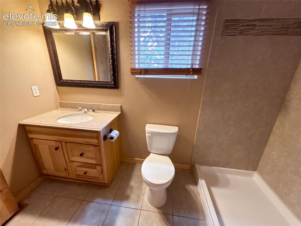 Image 10 of 23: Bathroom