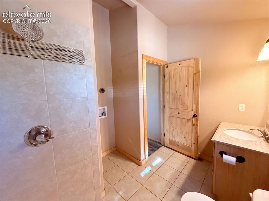 Image 11 of 23: Bathroom