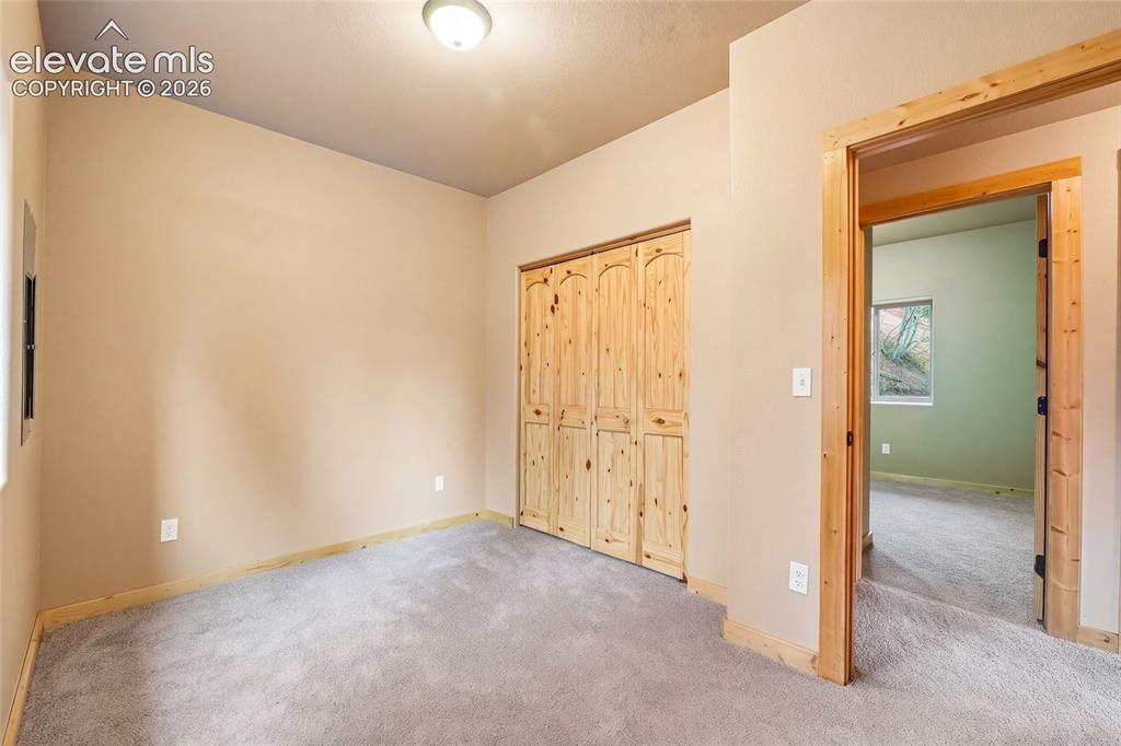 Image 17 of 23: Bedroom