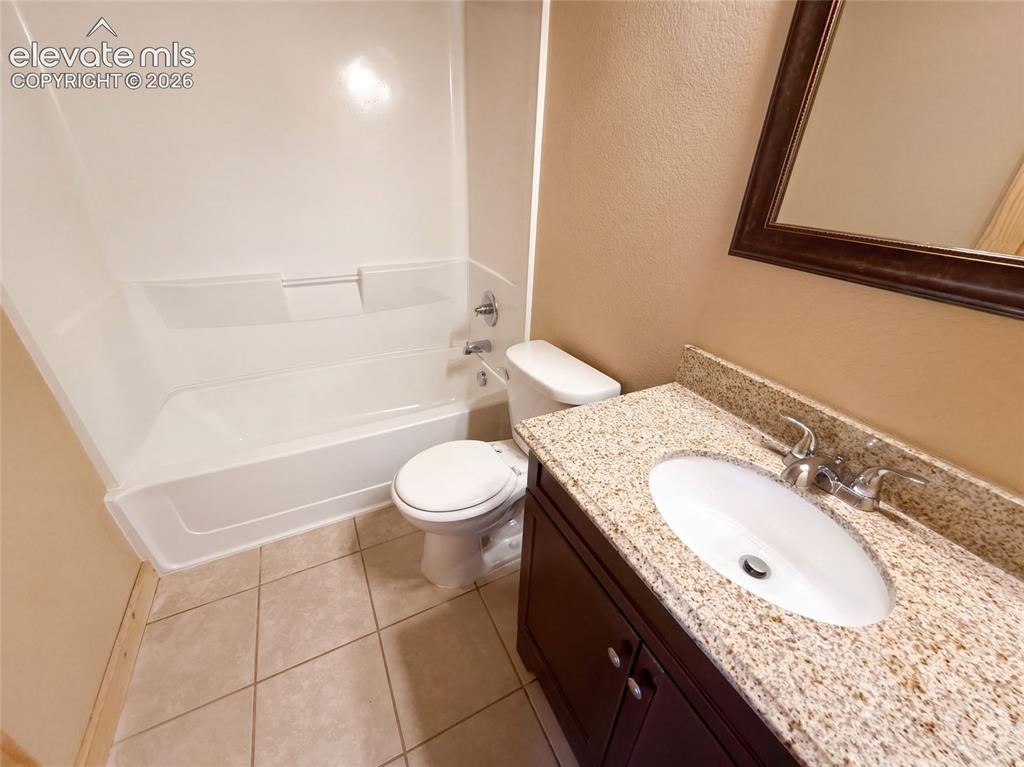 Image 18 of 23: Bathroom