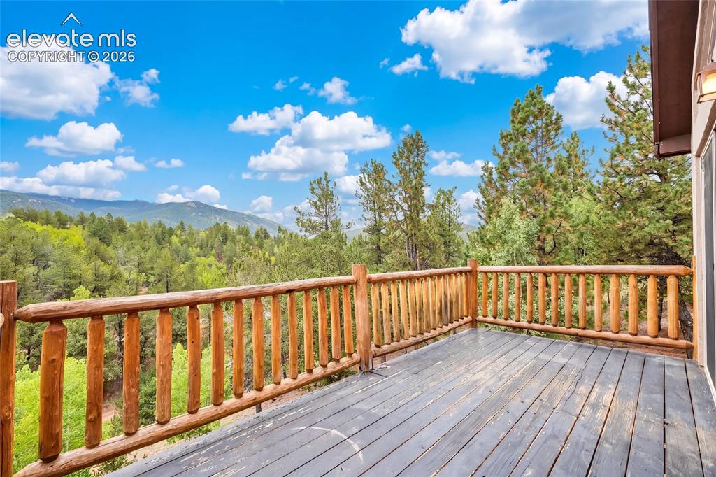 Image 19 of 23: Deck