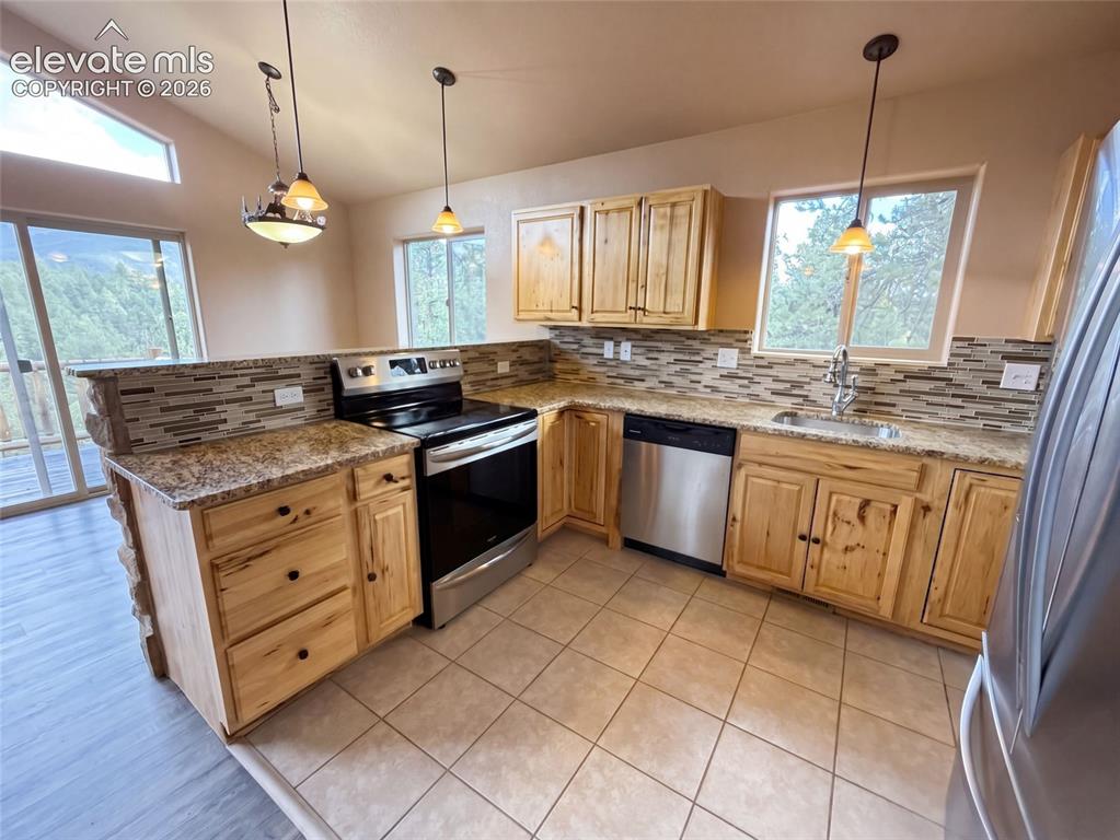 Image 6 of 23: Kitchen