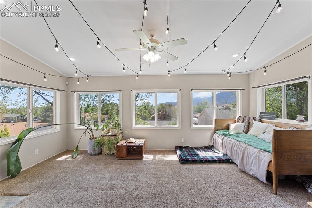 Image 14 of 28: Bedroom