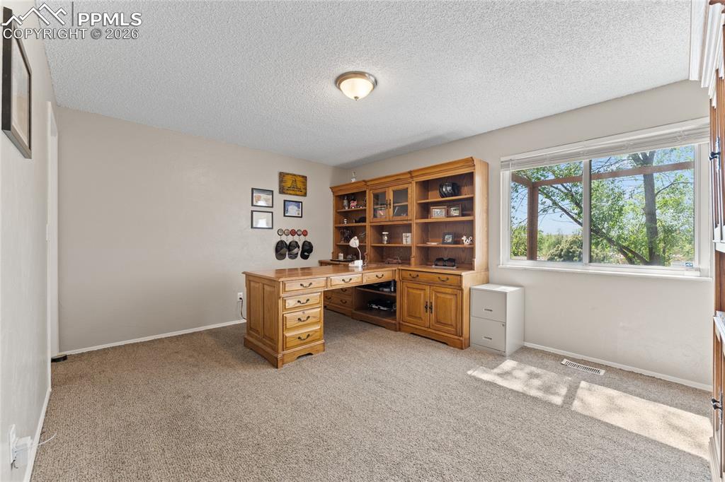 Image 16 of 28: Office
