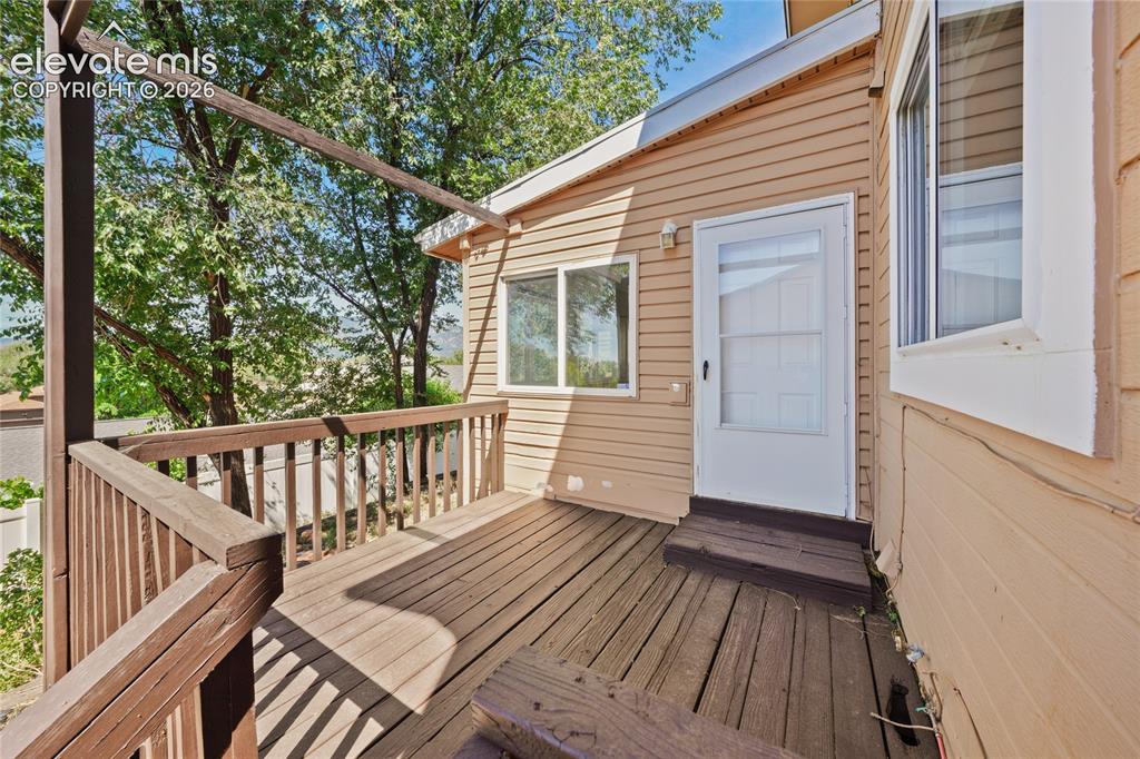 Image 36 of 40: Deck