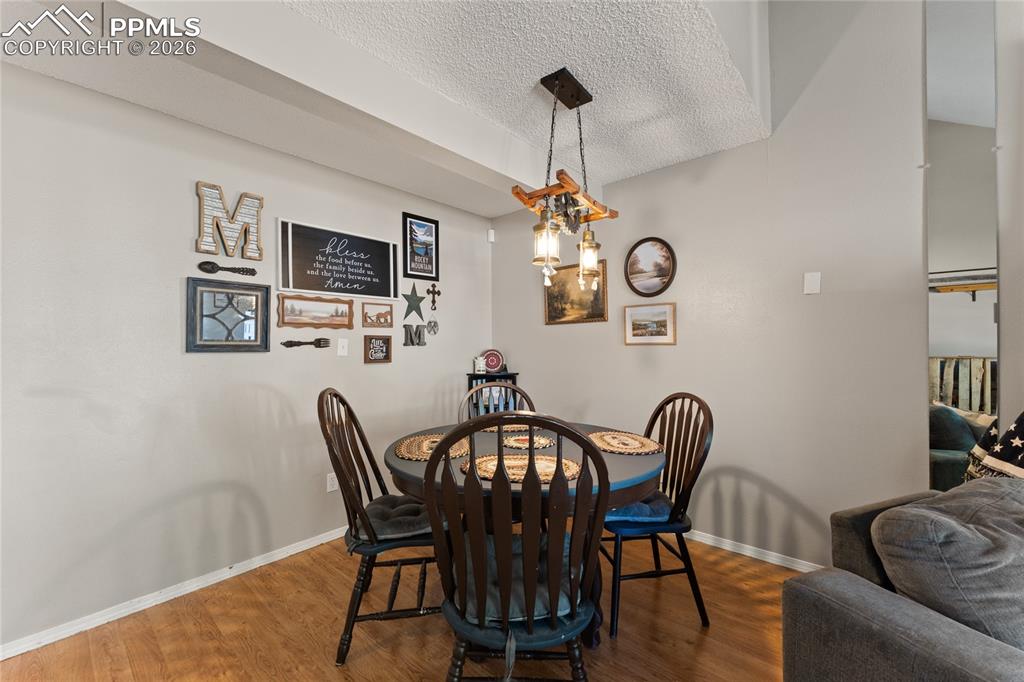Image 7 of 28: Dining Area
