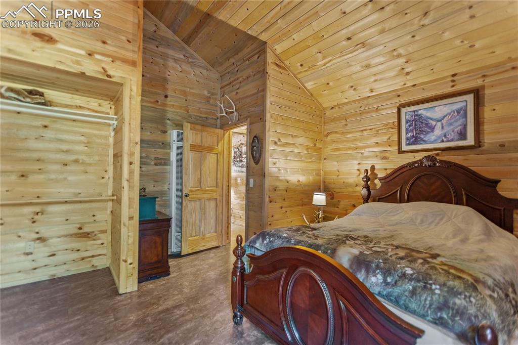 Image 17 of 23: Secondary Suite