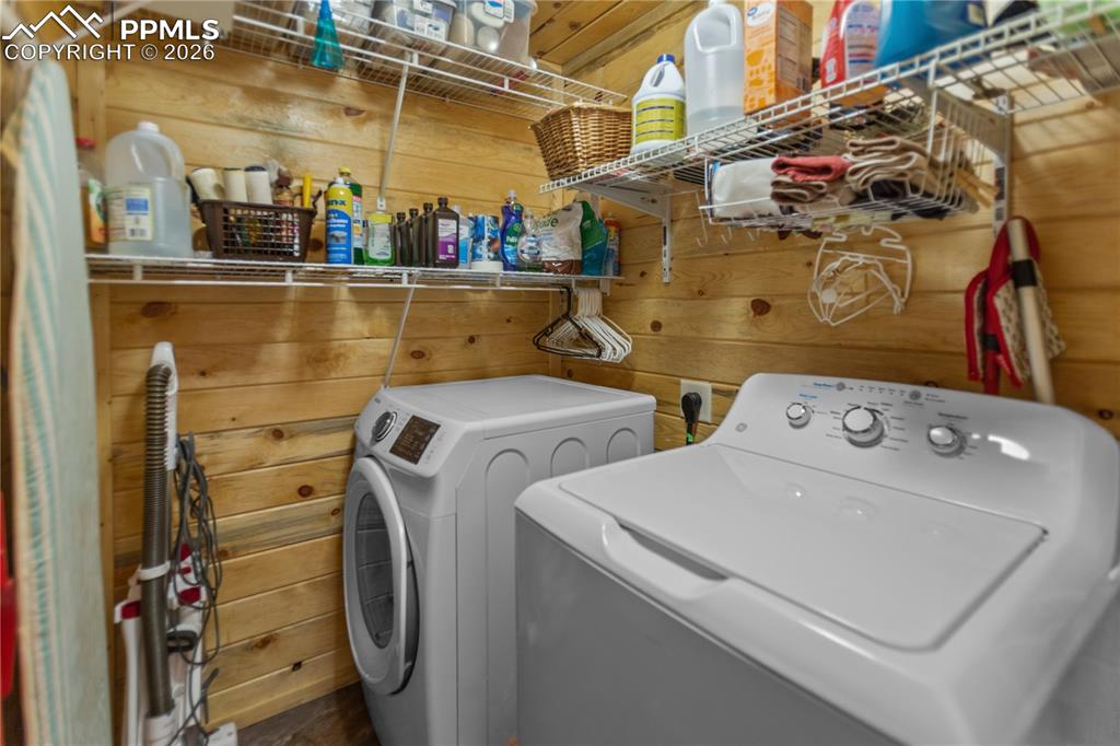 Image 19 of 23: Laundry