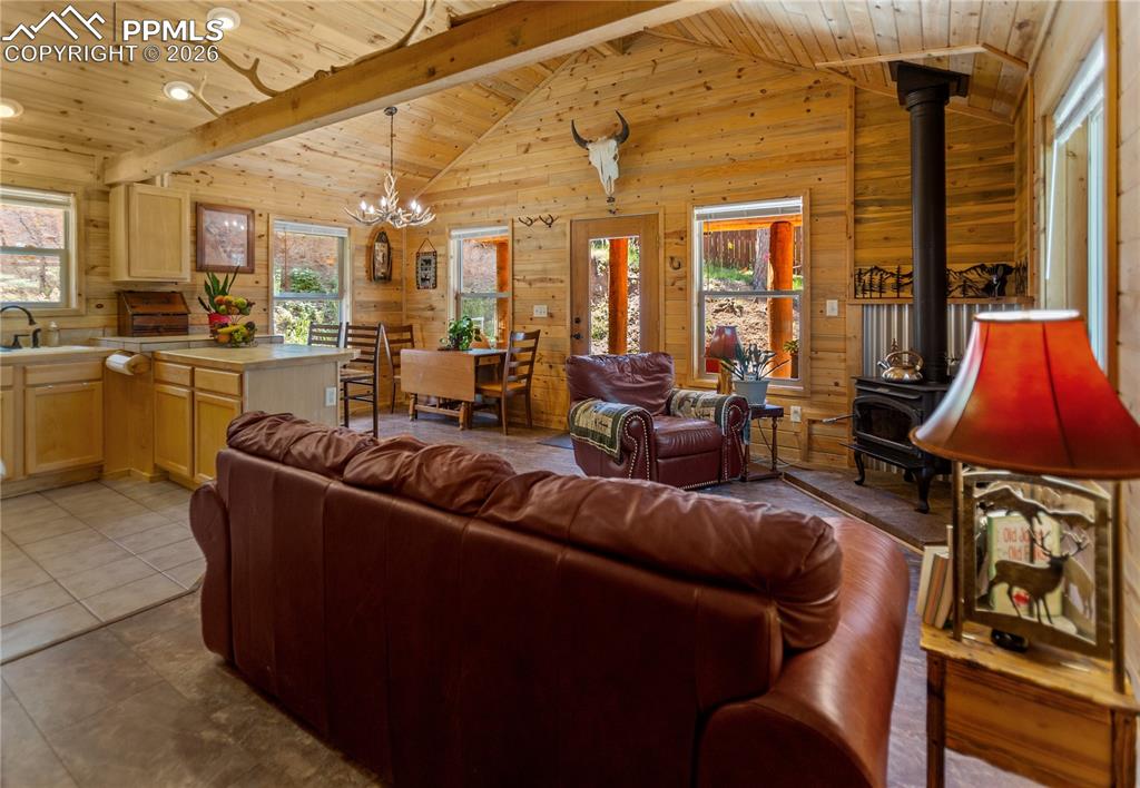 Image 4 of 23: Living Room