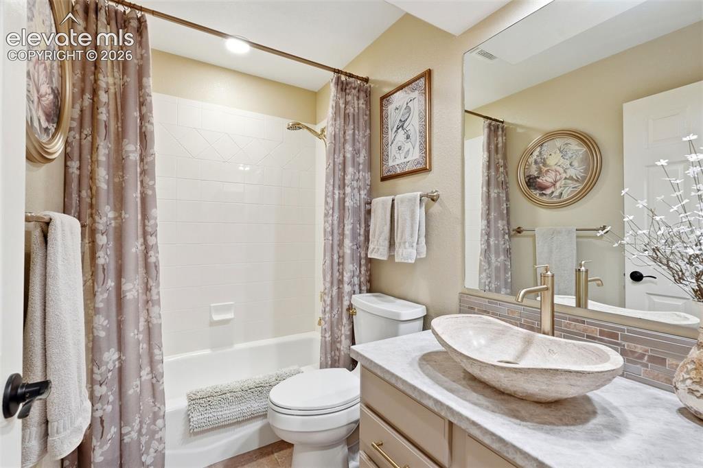 Image 12 of 47: Bathroom