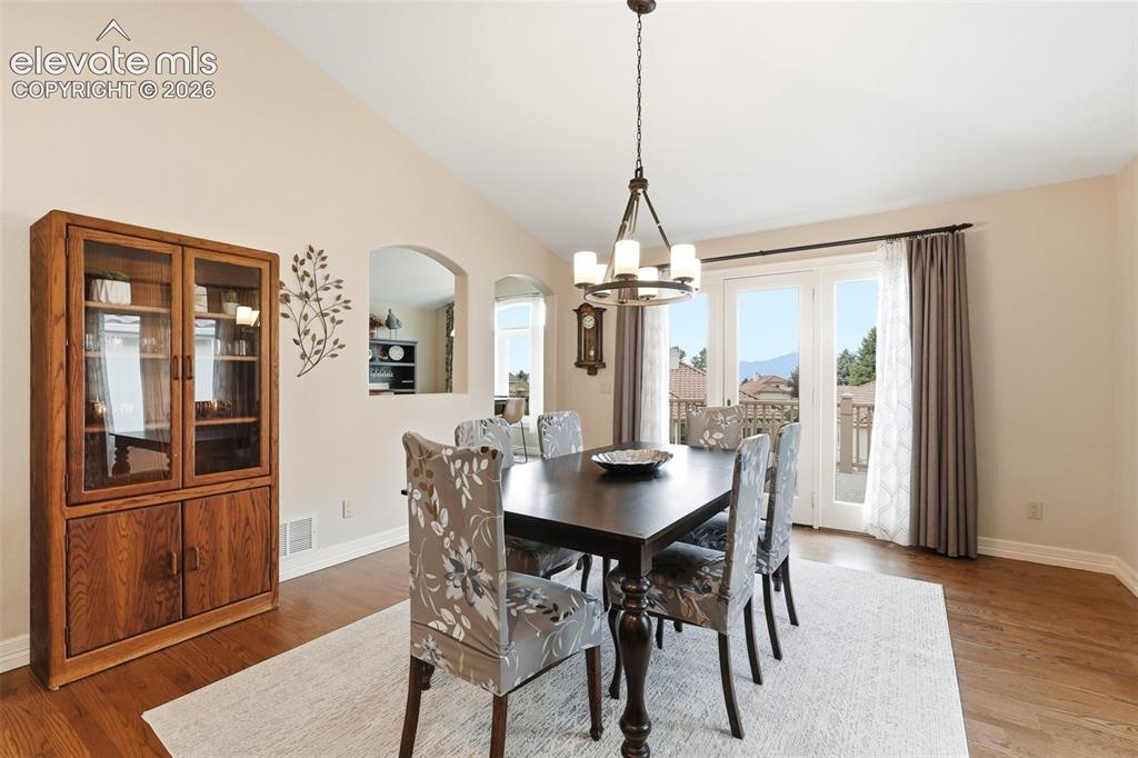 Image 14 of 47: Dining Area