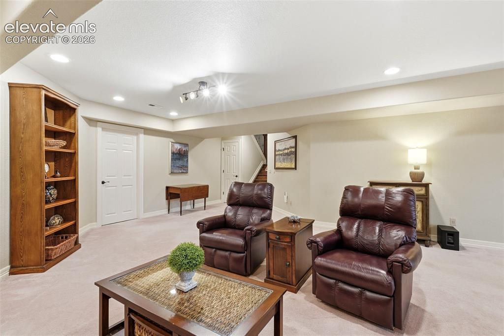 Image 28 of 47: Family Room
