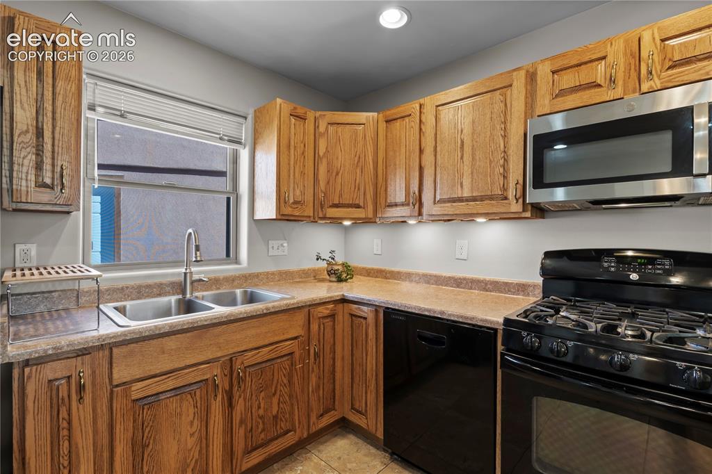 Image 10 of 36: Kitchen