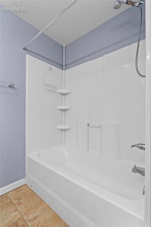 Image 20 of 36: Bathroom