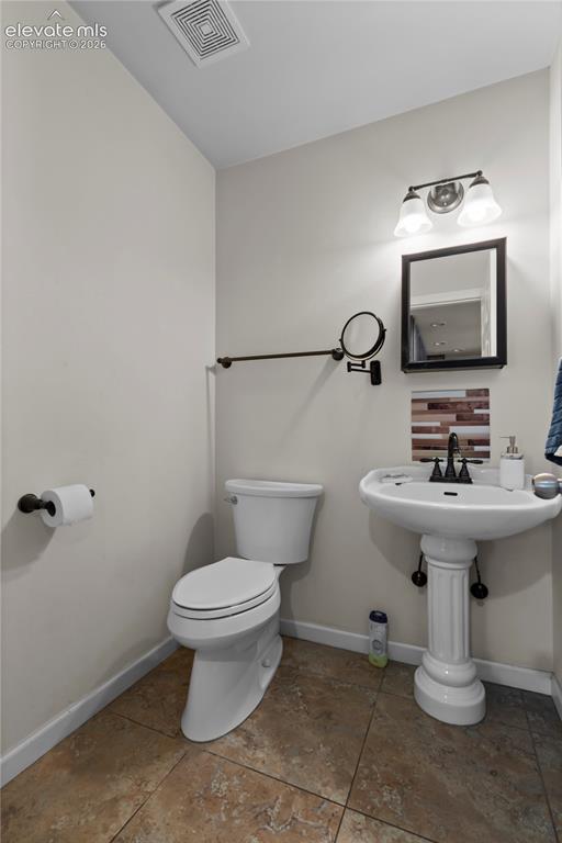 Image 21 of 36: Bathroom