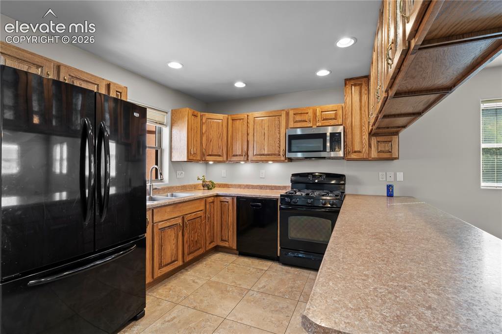 Image 9 of 36: Kitchen