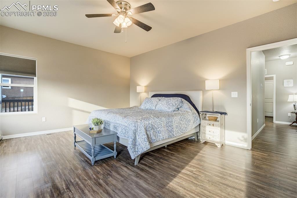 Image 16 of 46: Bedroom