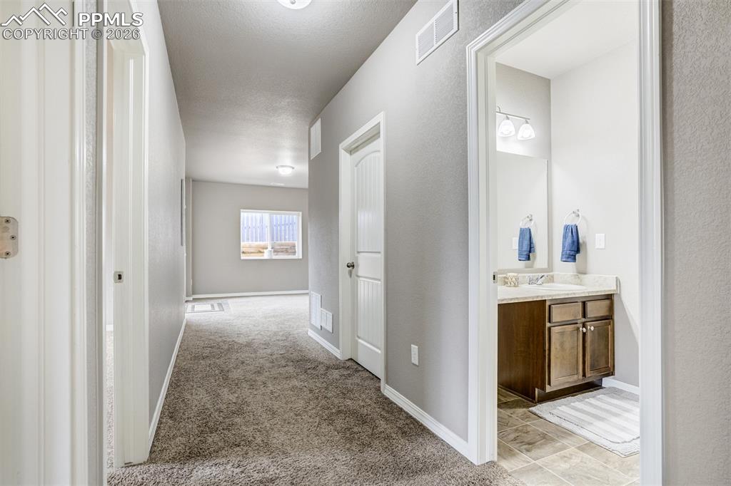 Image 36 of 46: Full Bathroom