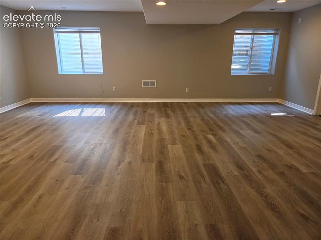 Image 7 of 19: Dining Room