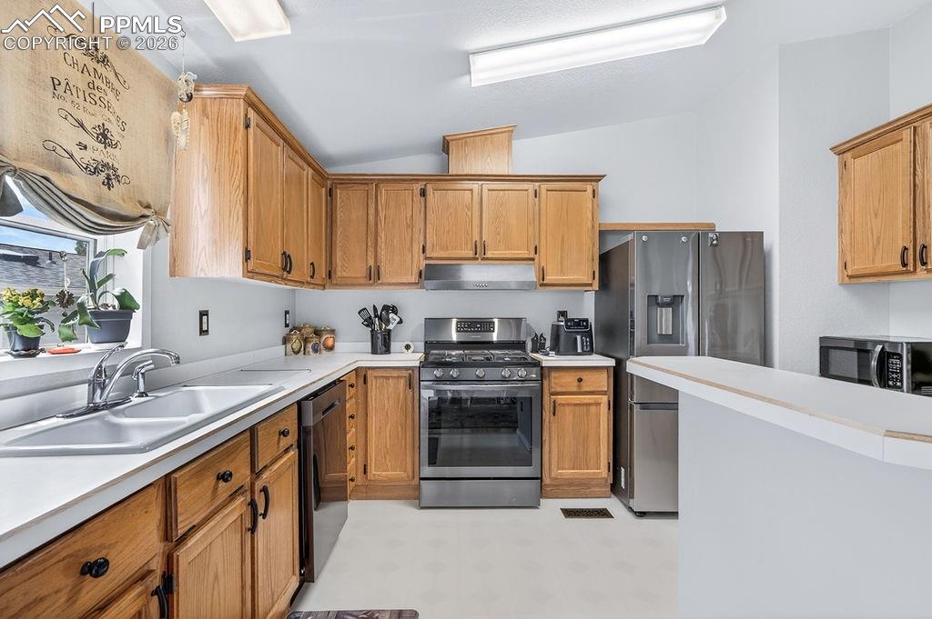 Image 12 of 48: Kitchen