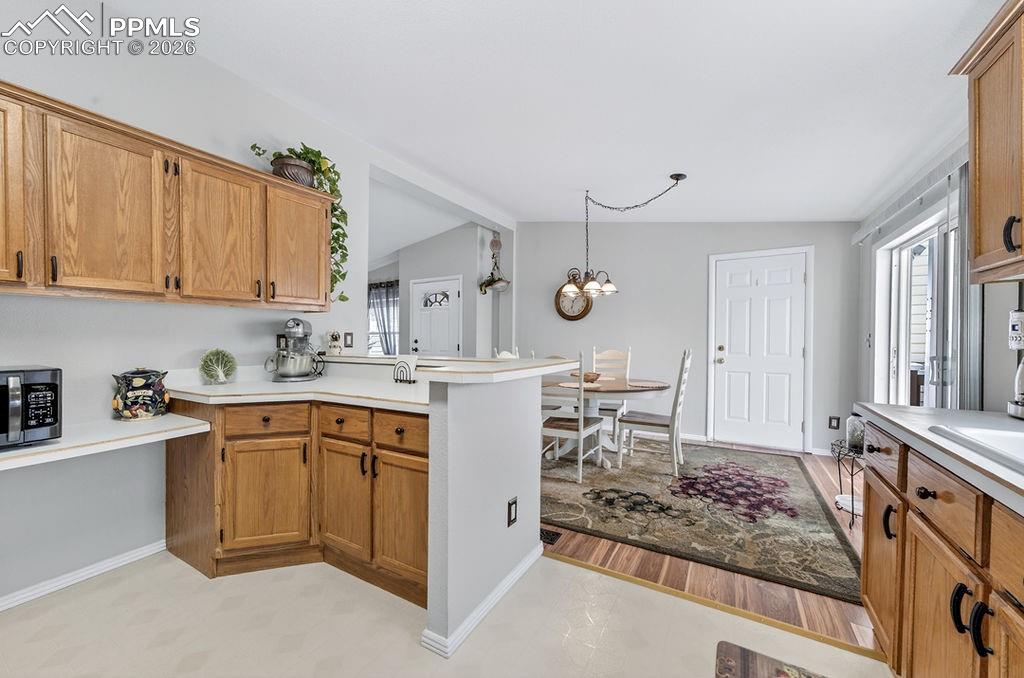 Image 15 of 48: Kitchen