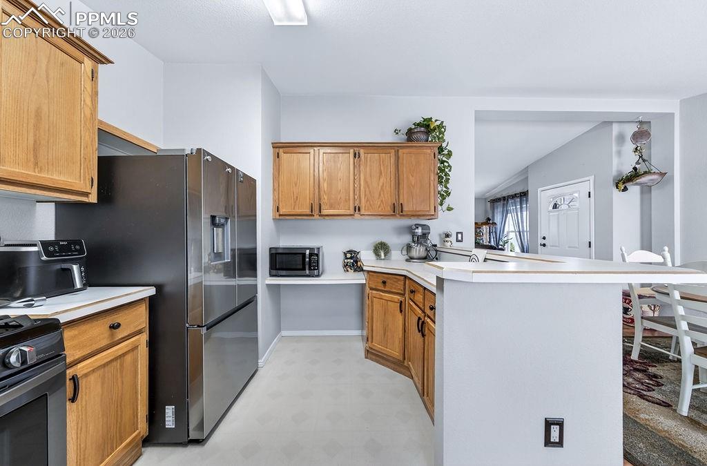 Image 16 of 48: Kitchen