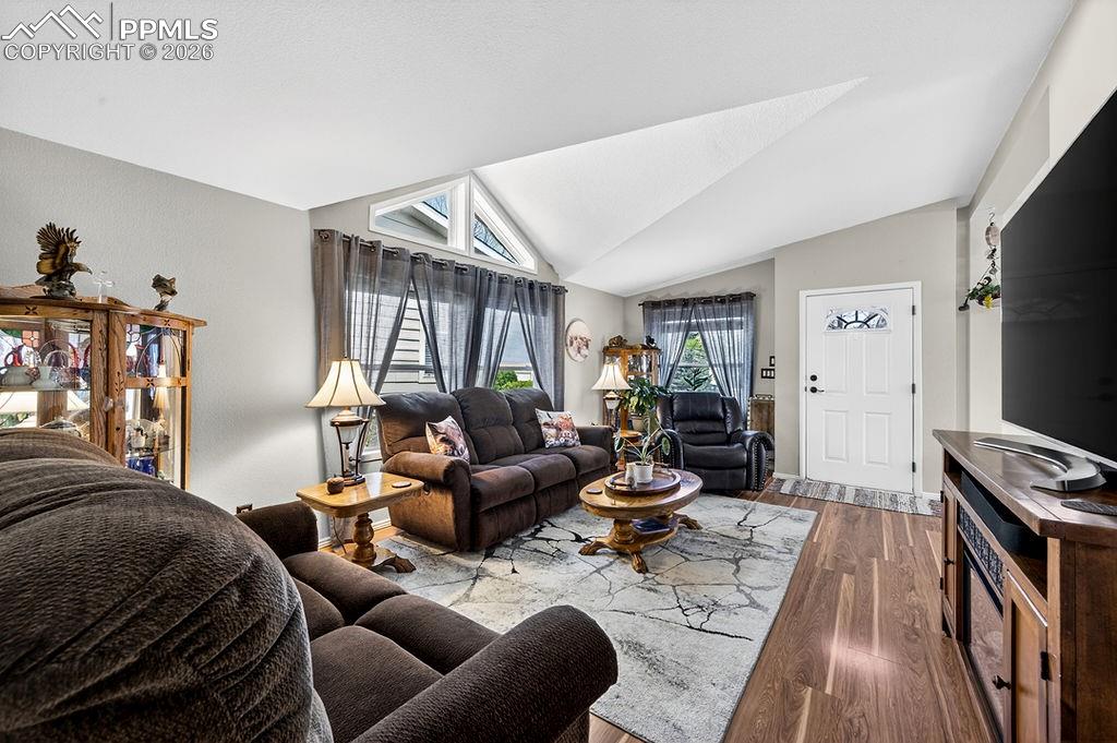 Image 21 of 48: Living Room