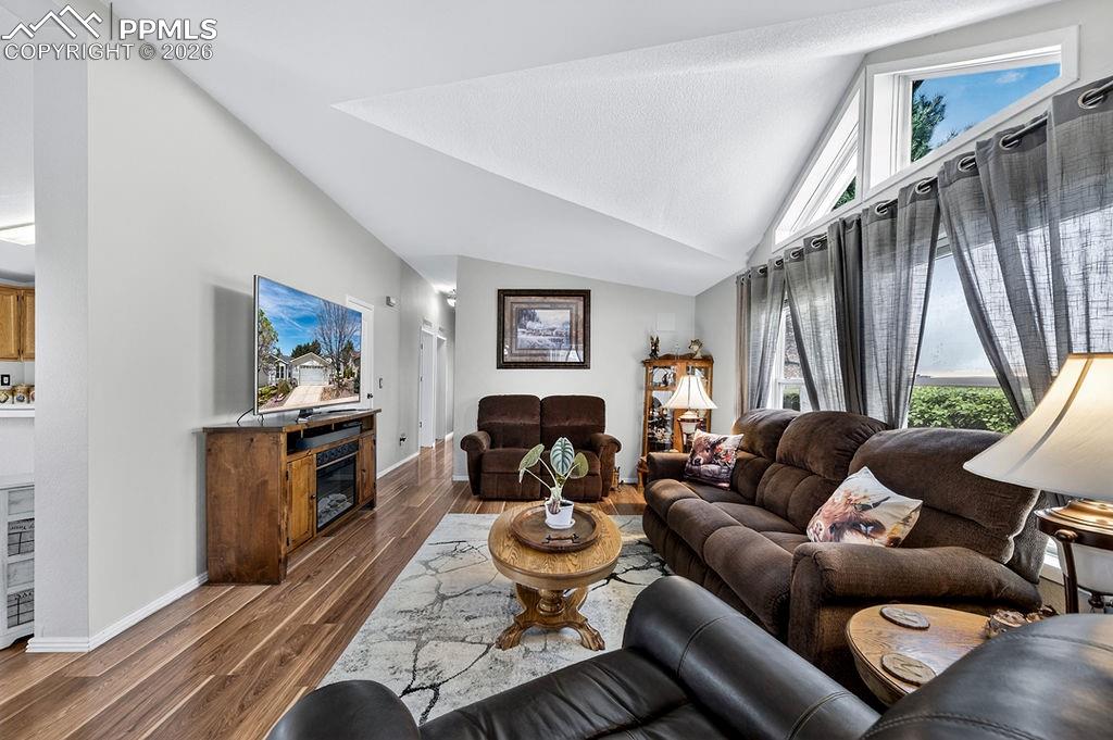 Image 23 of 48: Living Room