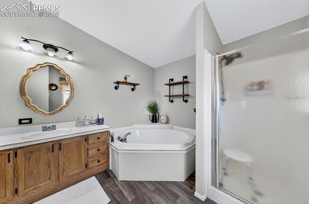 Image 28 of 48: Bathroom