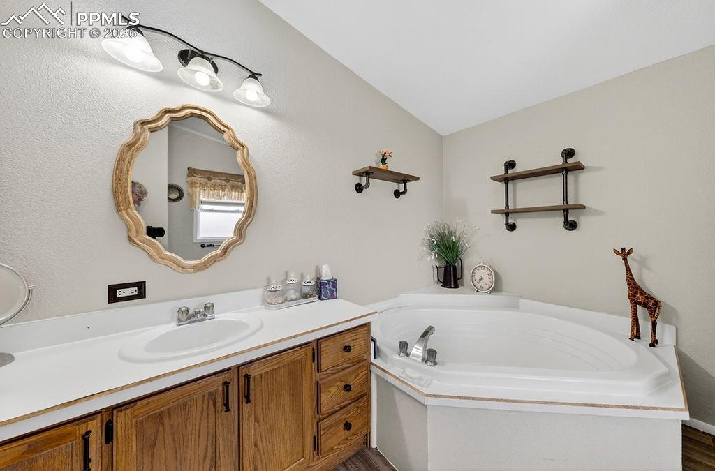 Image 29 of 48: Bathroom