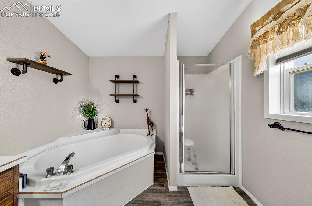 Image 30 of 48: Bathroom