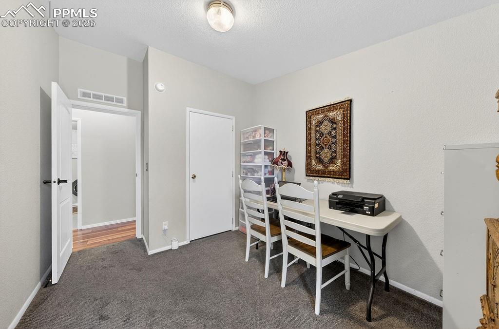 Image 33 of 48: Office