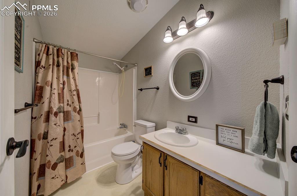 Image 36 of 48: Bathroom