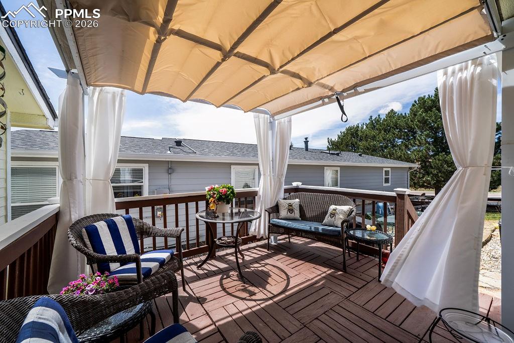 Image 38 of 48: Deck