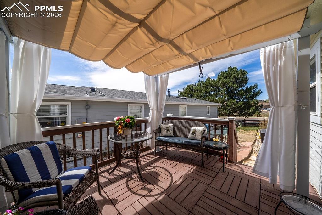 Image 39 of 48: Deck