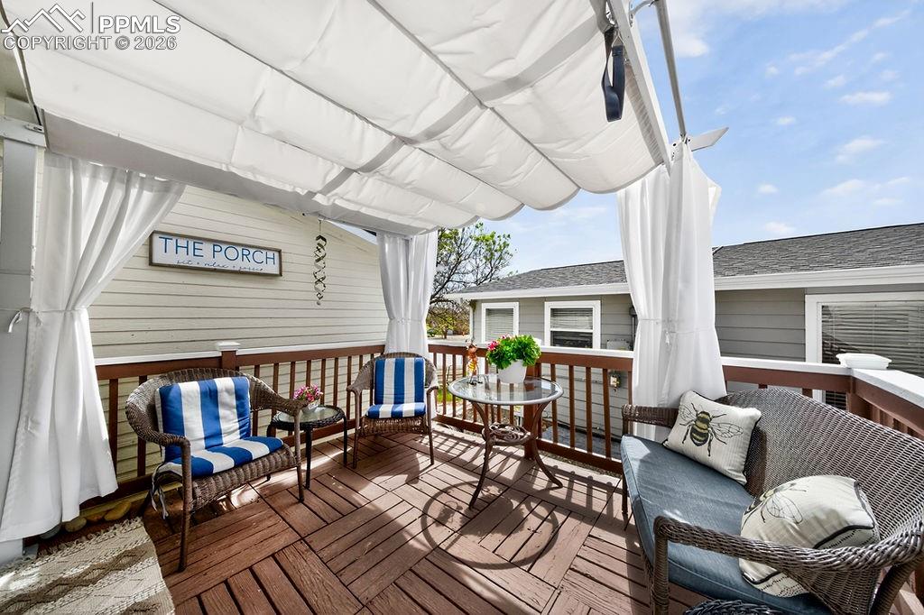 Image 42 of 48: Deck