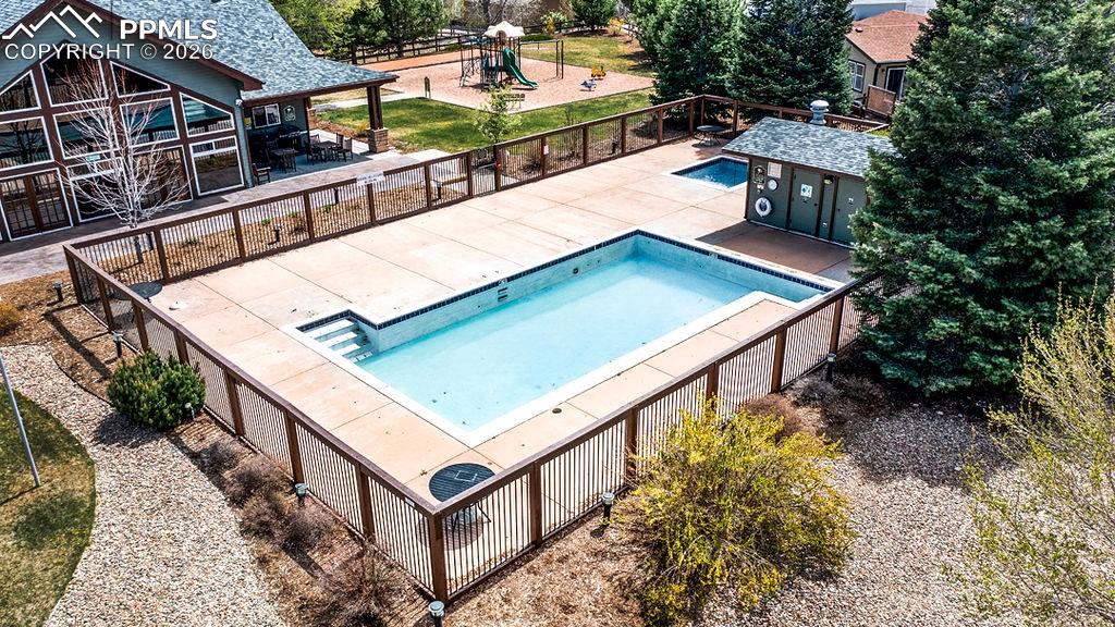 Image 47 of 48: Pool