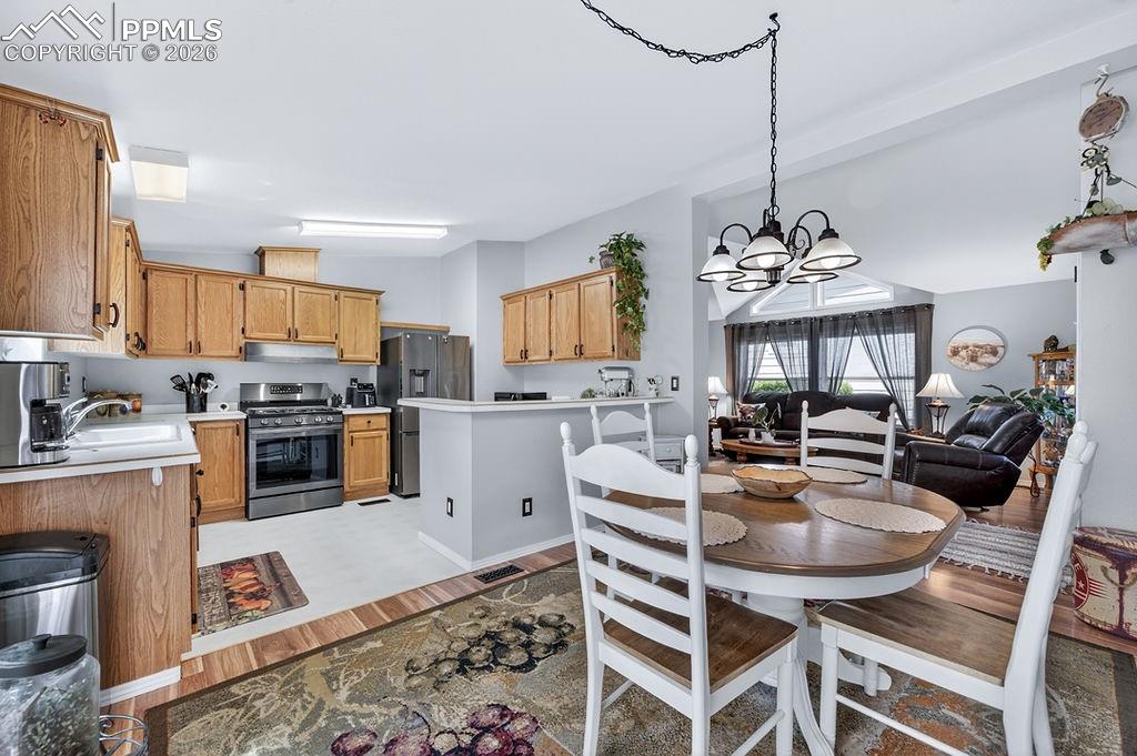 Image 7 of 48: Dining Area