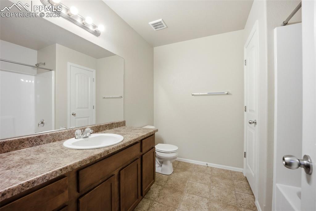 Image 24 of 42: Bathroom