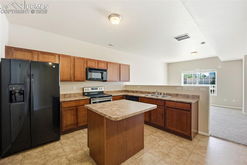 Image 9 of 42: Kitchen