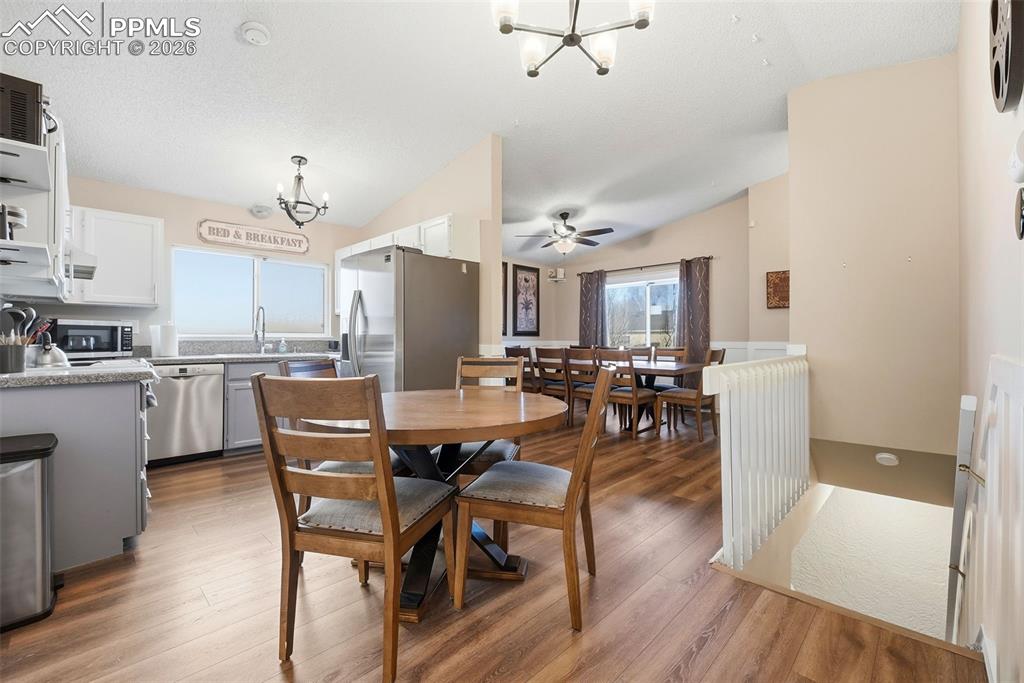 Image 10 of 40: Dining Area