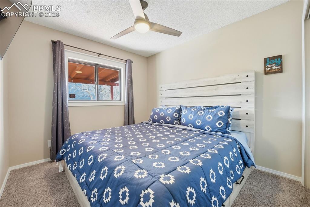 Image 15 of 40: Bedroom