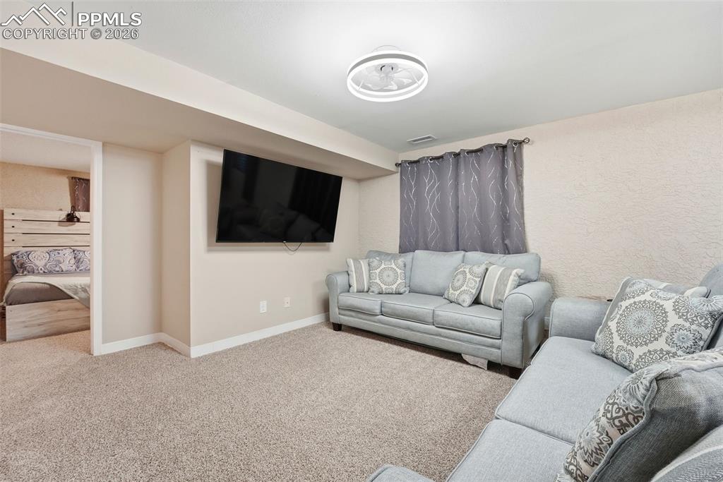 Image 17 of 40: Living Room