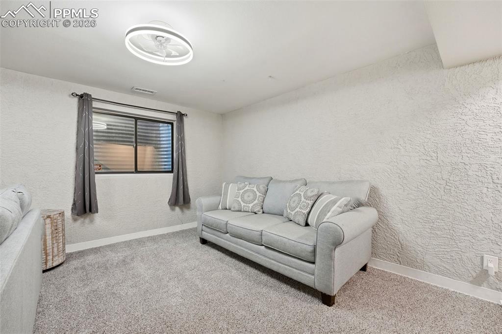 Image 18 of 40: Living Room